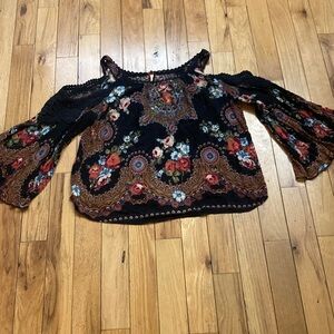 Women’s - Bootbarn - Size L - Floral Black Cold Shoulder Top with Bell Sleeves